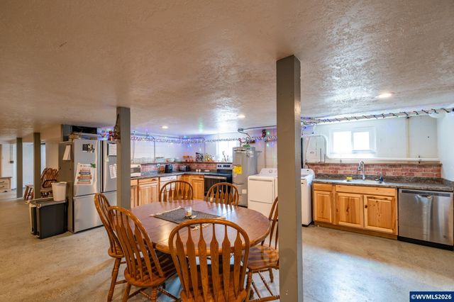 38785 Mountain Home Dr, Lebanon, OR 97355