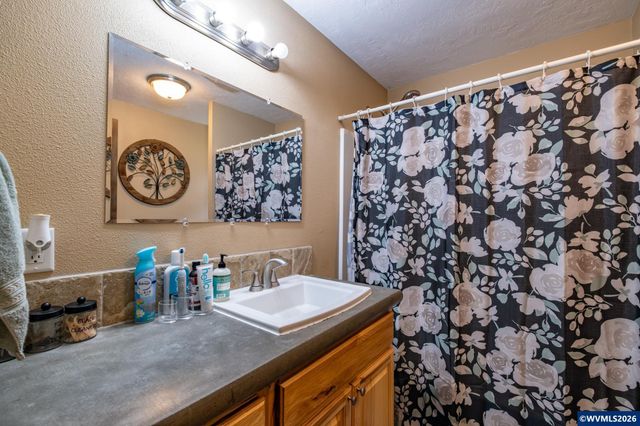 38785 Mountain Home Dr, Lebanon, OR 97355