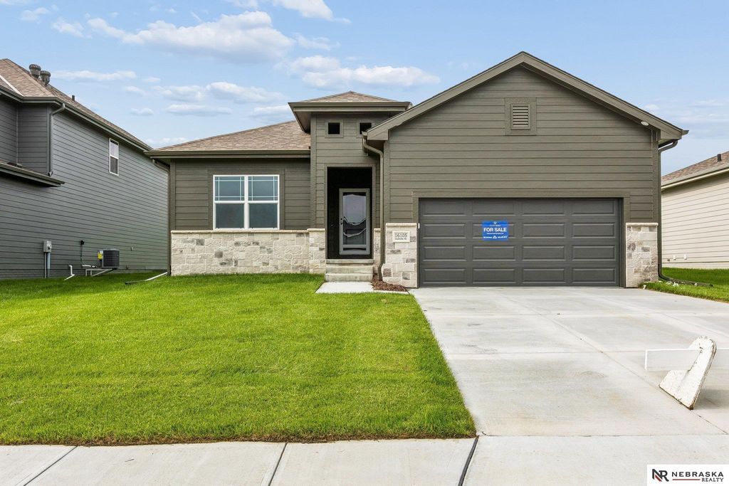 16105 Isabella Street, Bennington, NE 68007