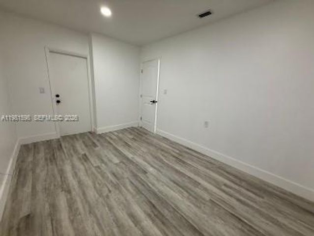 913 NW 46th St 2, Miami, FL 33127