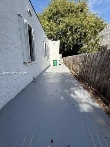 913 NW 46th St 2, Miami, FL 33127