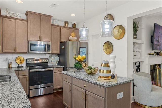 7653 Castle Avenue, Fairburn, GA 30213