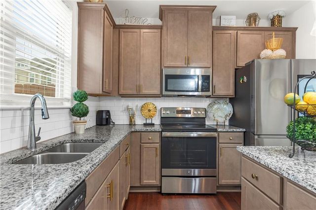 7653 Castle Avenue, Fairburn, GA 30213