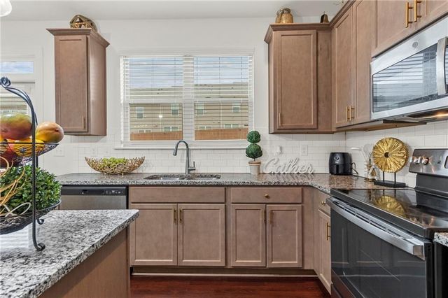 7653 Castle Avenue, Fairburn, GA 30213