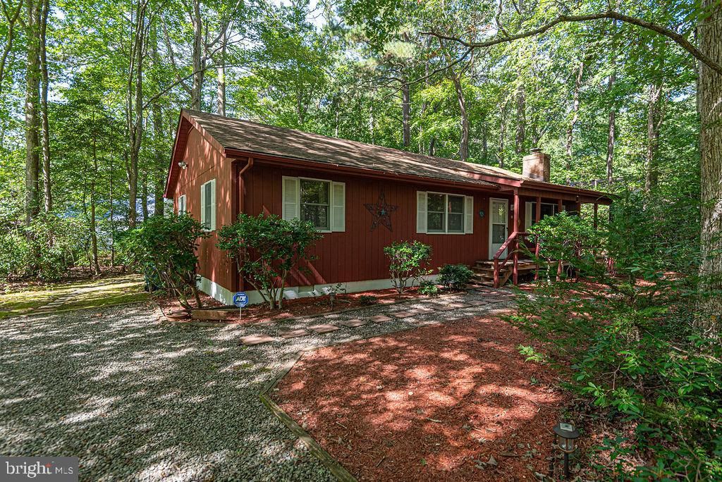 Image 3 of property listing at 32 WHALER LN, Ocean Pines, MD 21811