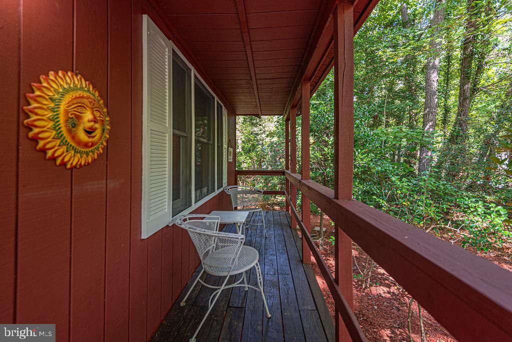 Image 5 of property listing at 32 WHALER LN, Ocean Pines, MD 21811