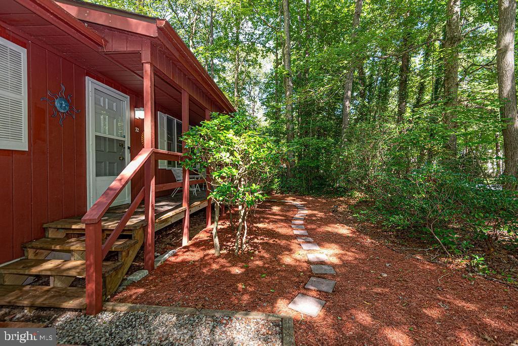 Image 7 of property listing at 32 WHALER LN, Ocean Pines, MD 21811