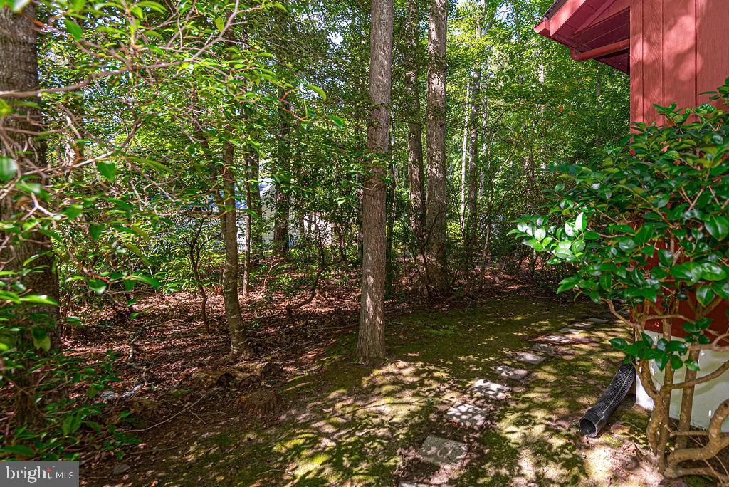 Image 8 of property listing at 32 WHALER LN, Ocean Pines, MD 21811