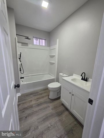 141 PEACH ST, Reading, PA 19602