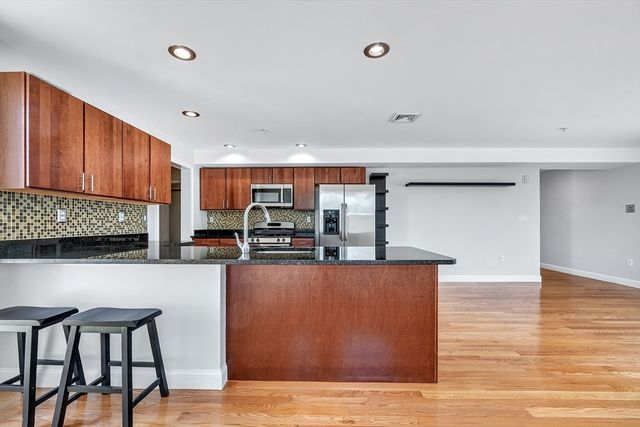 29 Spruce St 42, Waltham, MA 02453