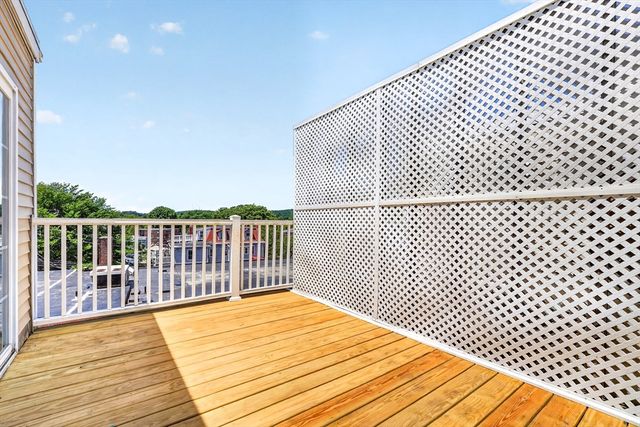 29 Spruce St 42, Waltham, MA 02453