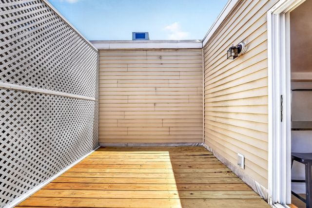 29 Spruce St 42, Waltham, MA 02453