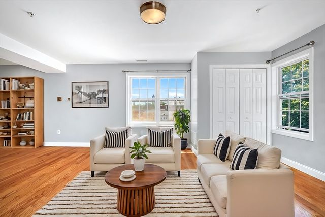 29 Spruce St 42, Waltham, MA 02453