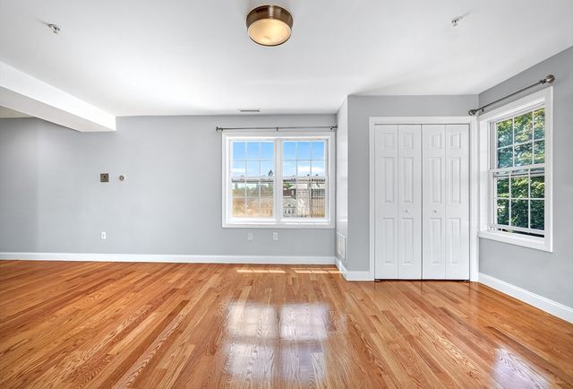 29 Spruce St 42, Waltham, MA 02453