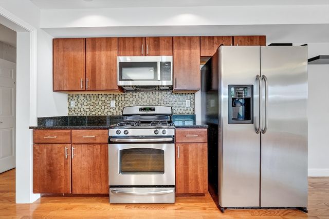 29 Spruce St 42, Waltham, MA 02453
