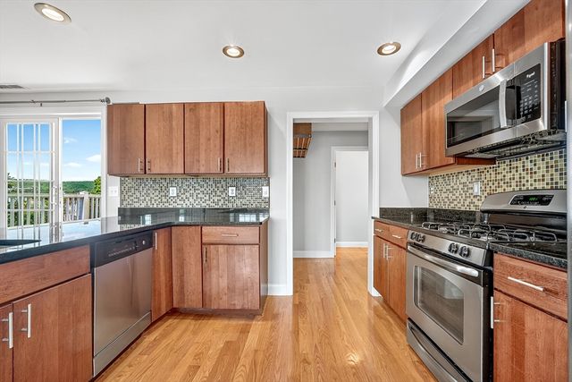 29 Spruce St 42, Waltham, MA 02453