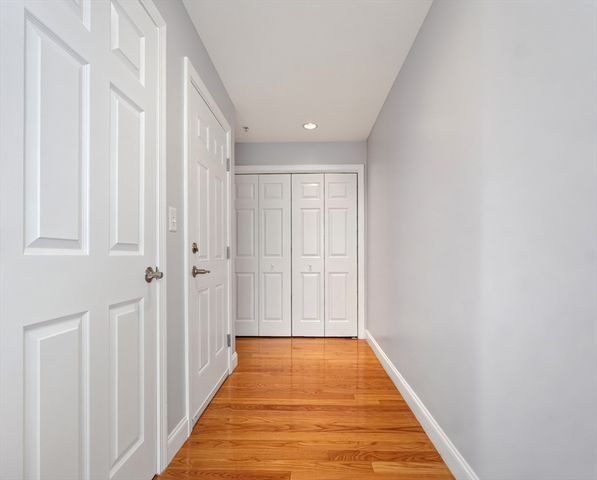 29 Spruce St 42, Waltham, MA 02453