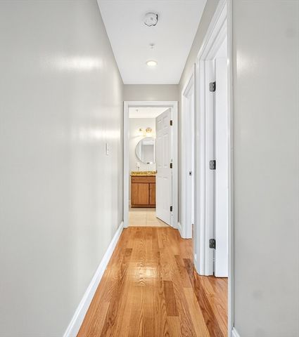 29 Spruce St 42, Waltham, MA 02453