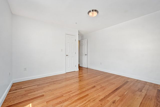 29 Spruce St 42, Waltham, MA 02453