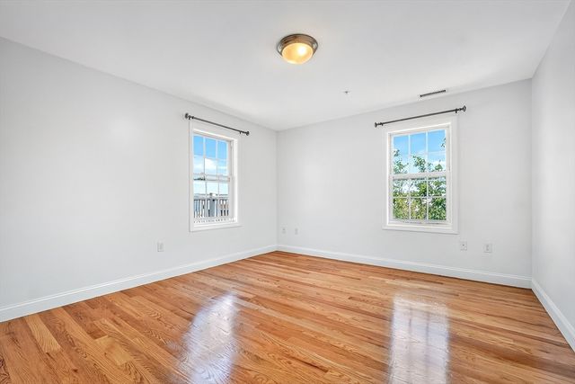 29 Spruce St 42, Waltham, MA 02453