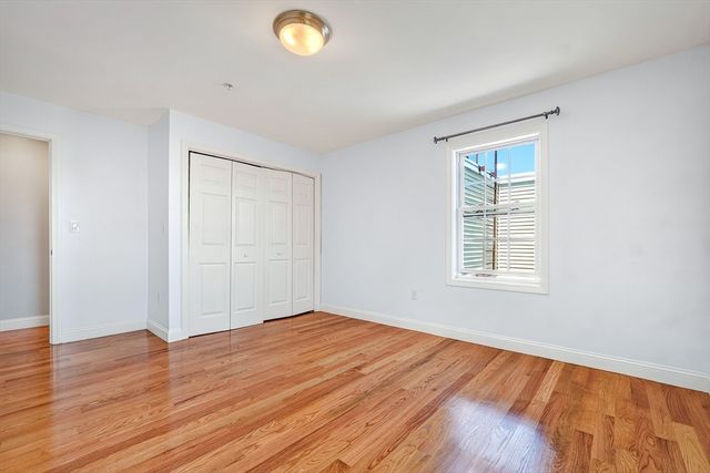 29 Spruce St 42, Waltham, MA 02453