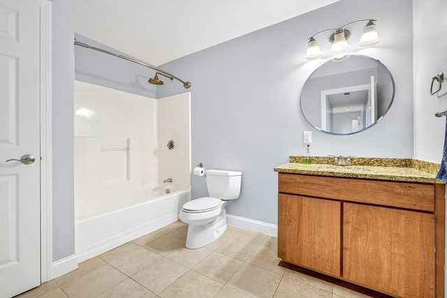 29 Spruce St 42, Waltham, MA 02453