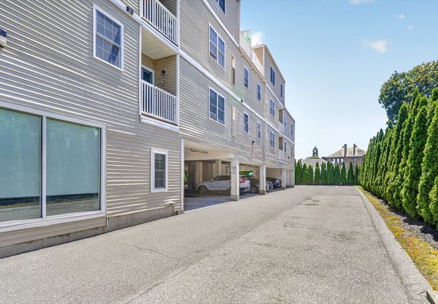 29 Spruce St 42, Waltham, MA 02453