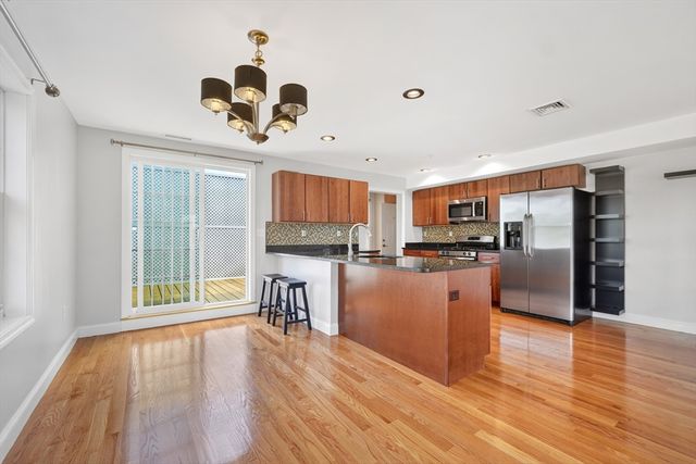 29 Spruce St 42, Waltham, MA 02453
