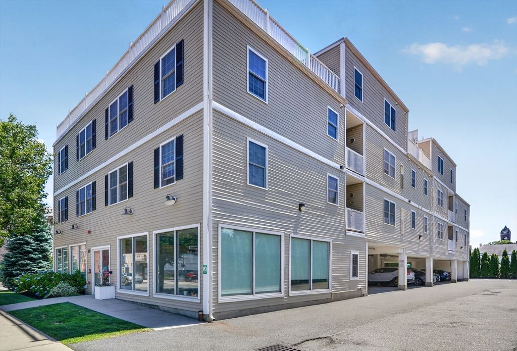 29 Spruce St 42, Waltham, MA 02453