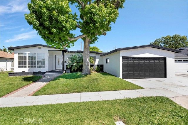 2916 Charlemagne Avenue, Long Beach, CA 90815