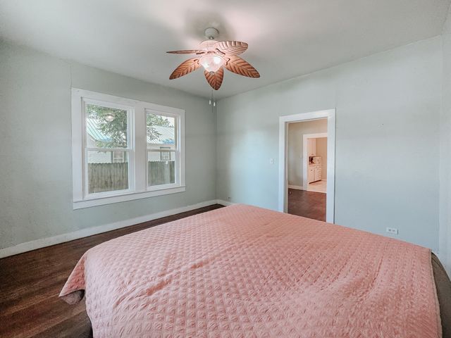 408 S Throckmorton Avenue, Kerens, TX 75144