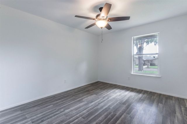 337 Travis Lane, Hewitt, TX 76643