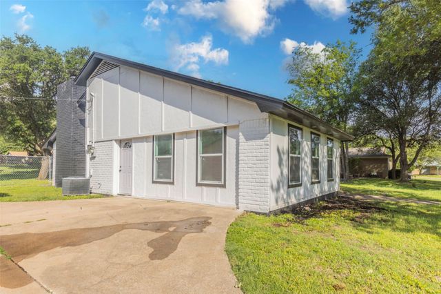 337 Travis Lane, Hewitt, TX 76643
