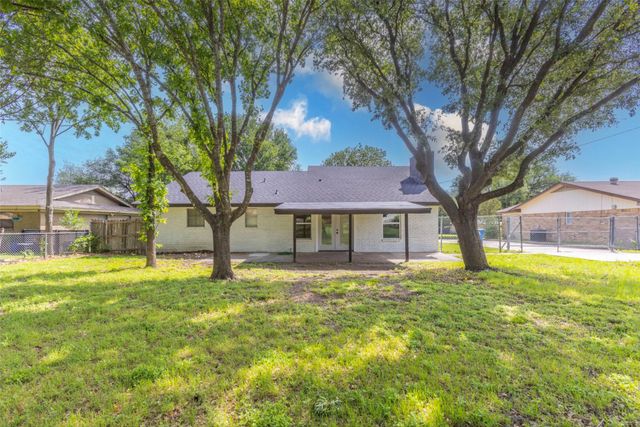 337 Travis Lane, Hewitt, TX 76643