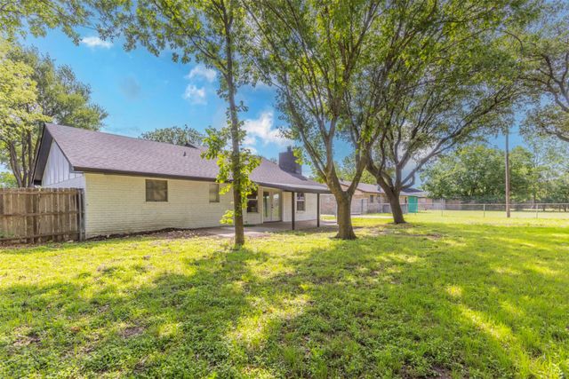 337 Travis Lane, Hewitt, TX 76643
