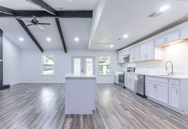 337 Travis Lane, Hewitt, TX 76643