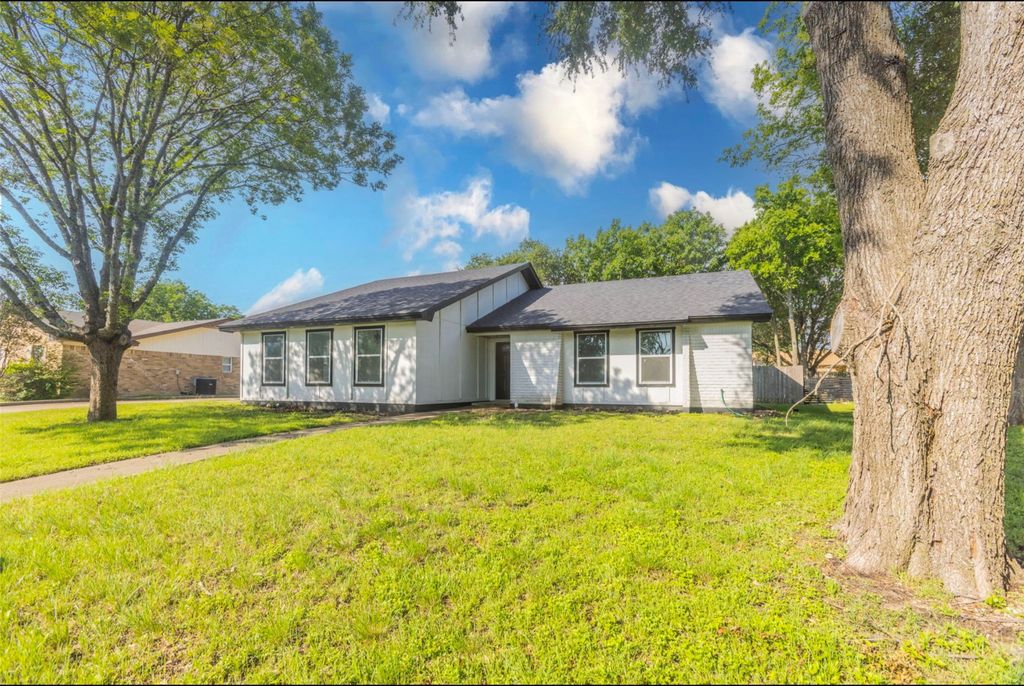 337 Travis Lane, Hewitt, TX 76643