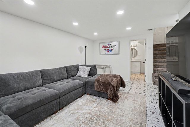 2720 W Main Street, Kalamazoo, MI 49006