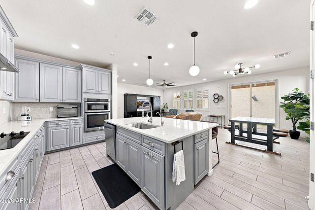 4636 E BECK Lane, Phoenix, AZ 85032