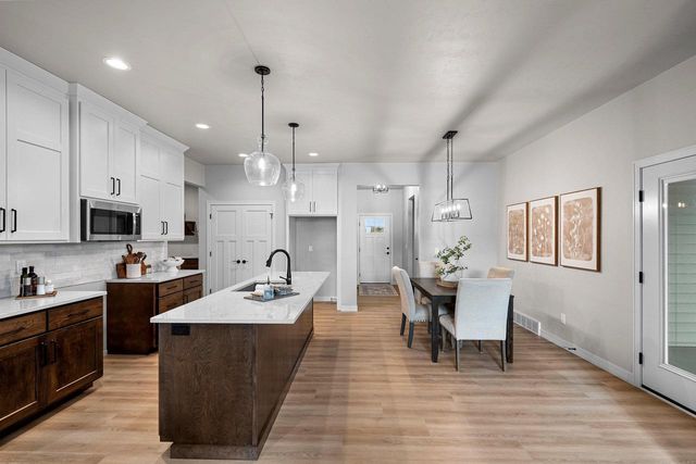 2850 ELM TREE, Howard, WI 54313