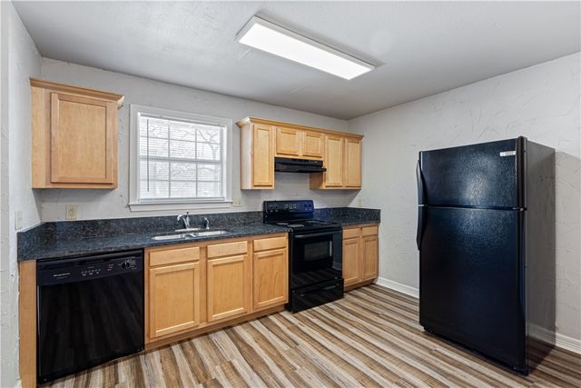 884 W Holly Street, Fayetteville, AR 72703