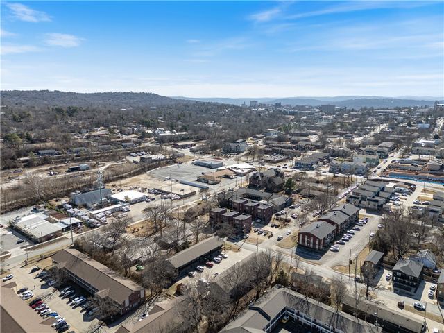 884 W Holly Street, Fayetteville, AR 72703