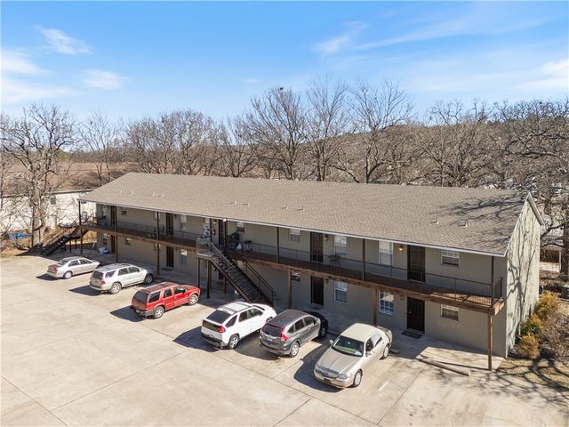 884 W Holly Street, Fayetteville, AR 72703