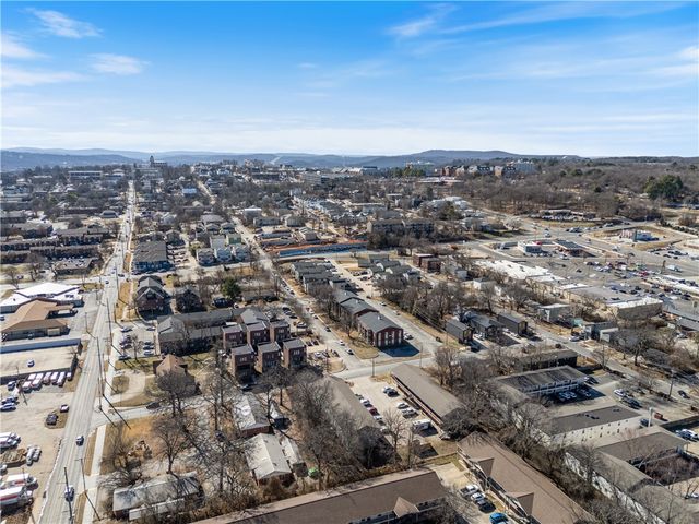 884 W Holly Street, Fayetteville, AR 72703