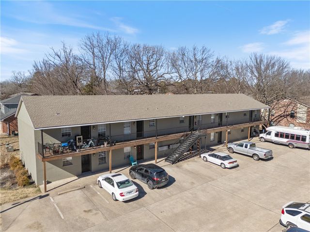 884 W Holly Street, Fayetteville, AR 72703