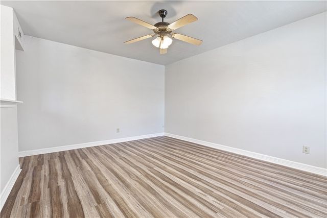 884 W Holly Street, Fayetteville, AR 72703