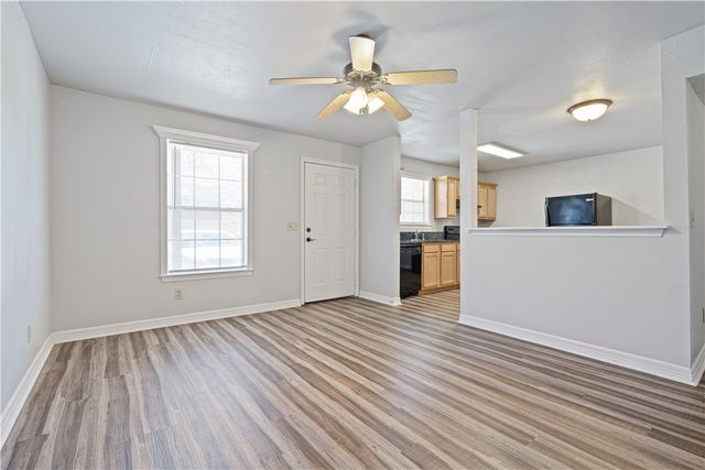 884 W Holly Street, Fayetteville, AR 72703