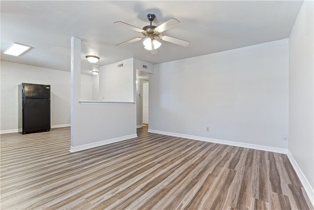 884 W Holly Street, Fayetteville, AR 72703