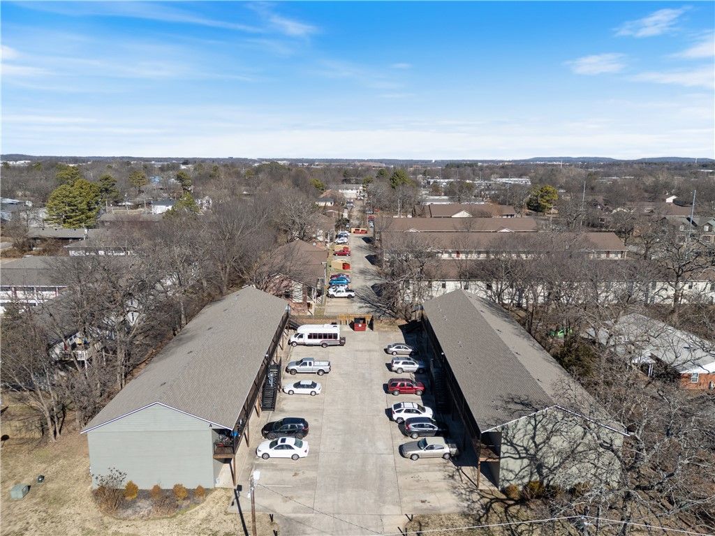 884 W Holly Street, Fayetteville, AR 72703