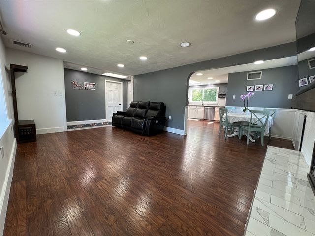 9 Payson Rd, Billerica, MA 01821